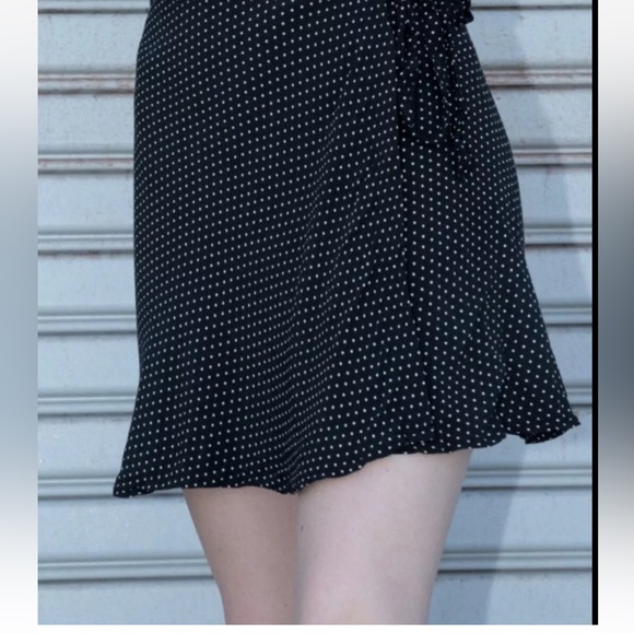 Brandy Melville, black polkadot skirt one size fits all Swiss - Picture 4 of 4